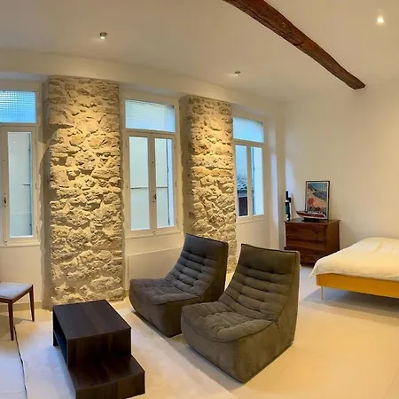 Newly Renovated With Old Charm Appartement *