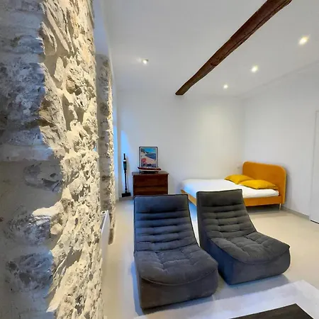Apartment Newly Renovated With Old Charm Antibes